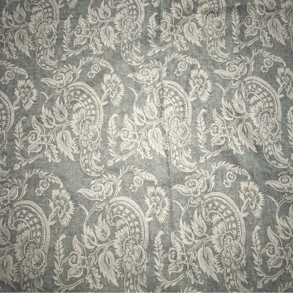 Pottery Barn Alessandra Paisley Linen Blend Shower Curtain Green/Gray GUC